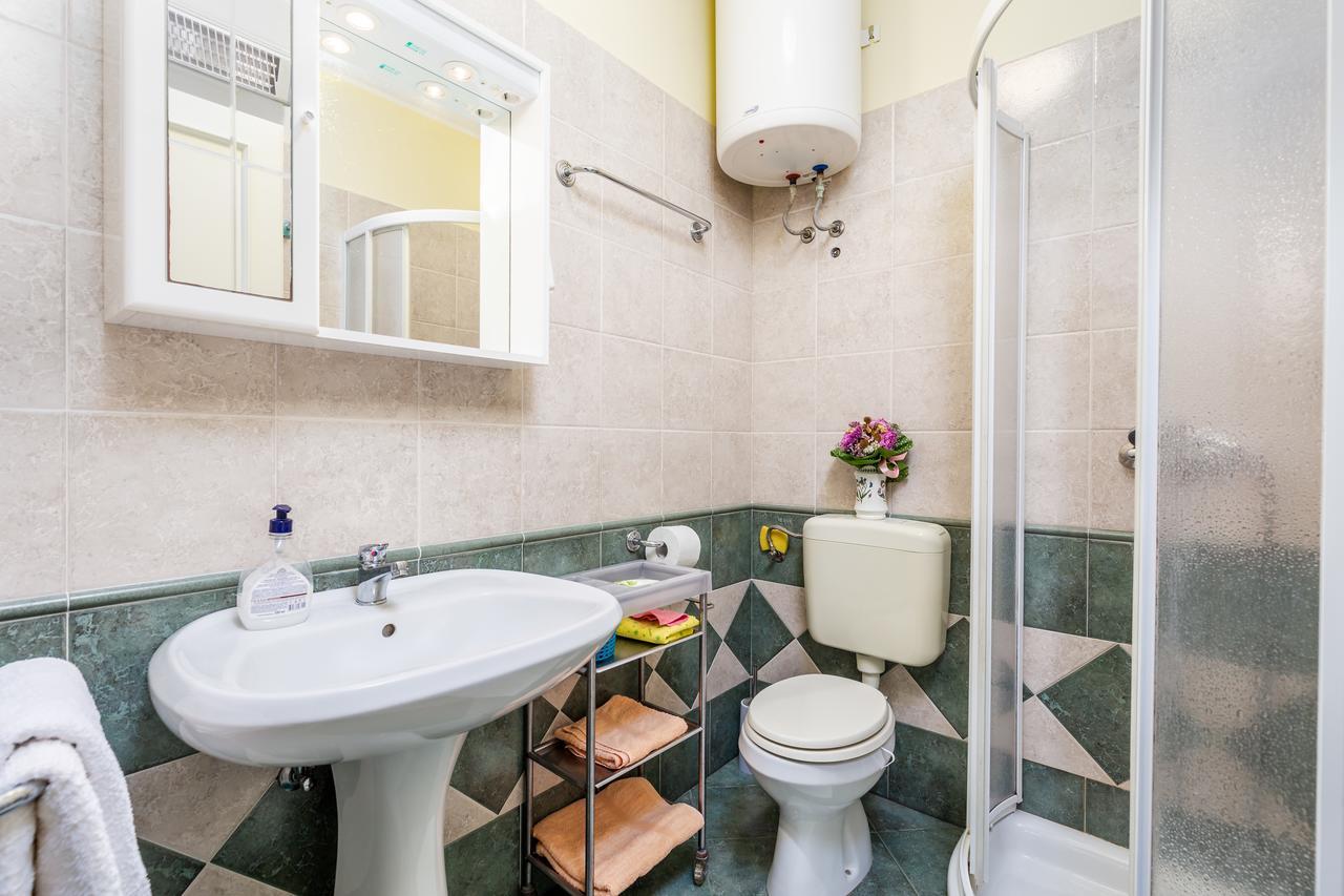 Rona Apartments Ani Ičići Extérieur photo