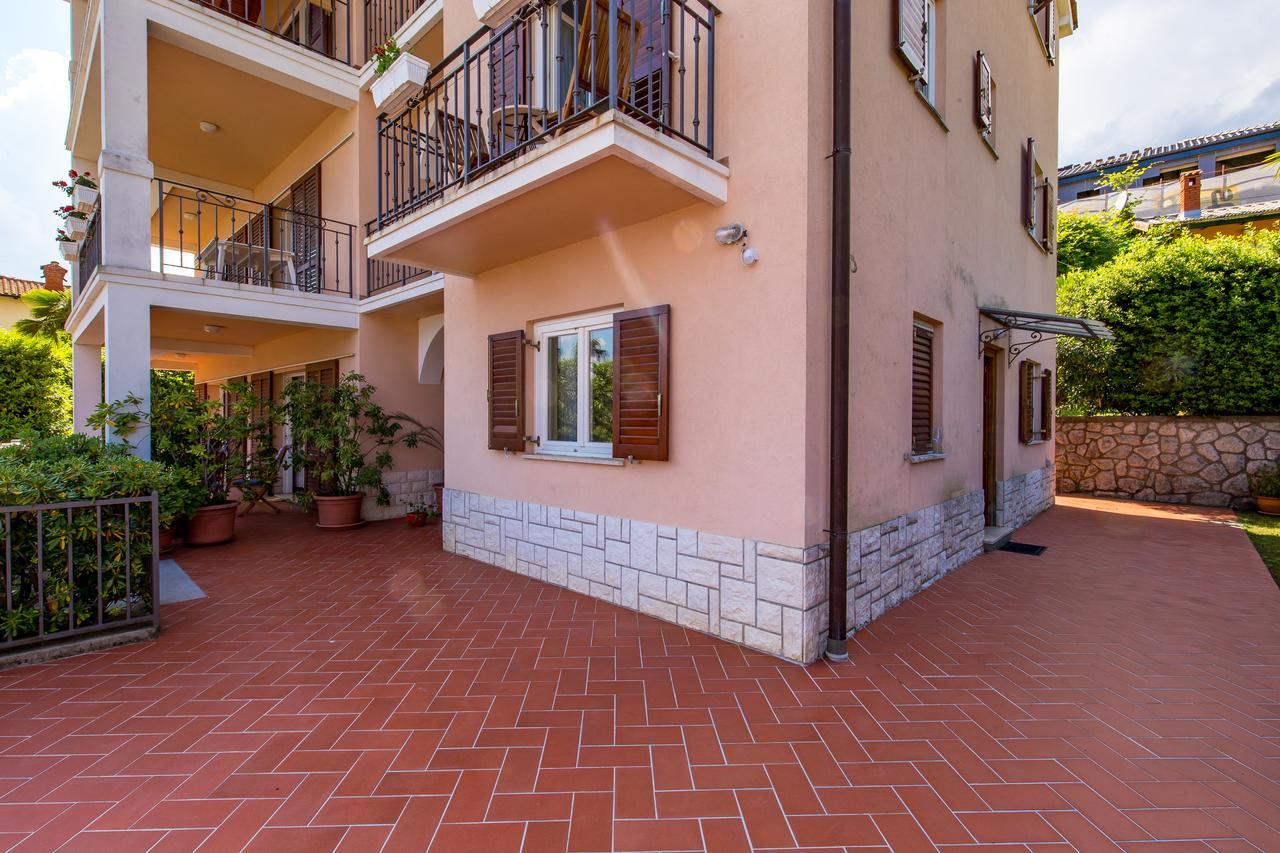 Rona Apartments Ani Ičići Extérieur photo