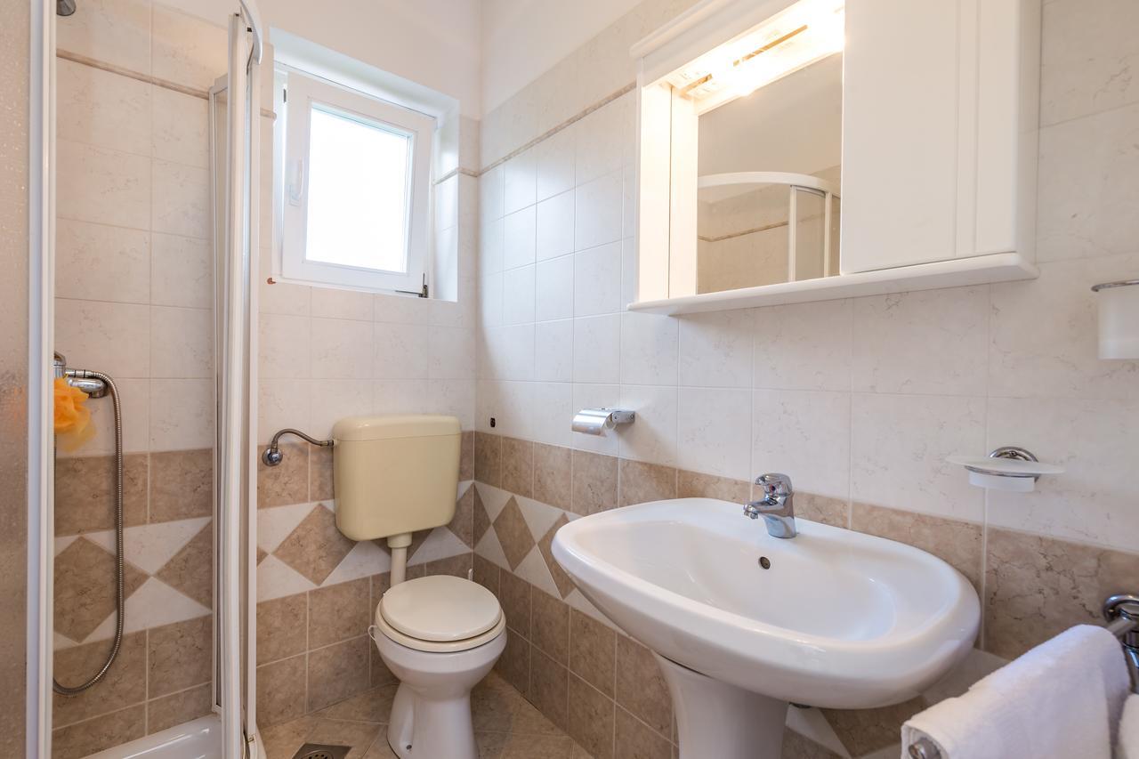 Rona Apartments Ani Ičići Extérieur photo